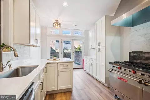Kitchen - 814 William St, Baltimore, MD 21230 photo 2 of 6