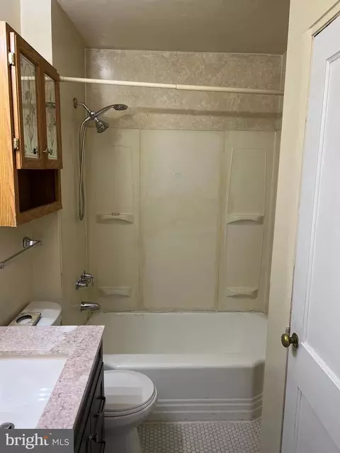 Bath - 4108 Brendan Ave, Baltimore, MD 21213 photo 2 of 2