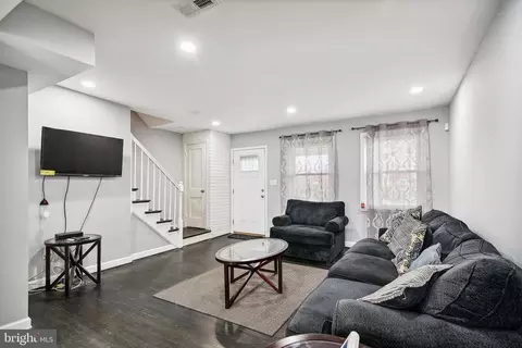 Living - 1305 Silverthorne Rd, Baltimore, MD 21239 photo 3 of 6