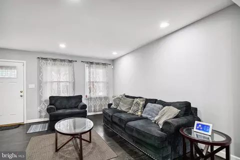 Living - 1305 Silverthorne Rd, Baltimore, MD 21239 photo 2 of 6