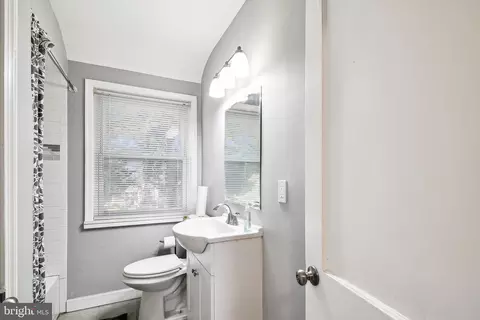 Bath - 1305 Silverthorne Rd, Baltimore, MD 21239 photo 3 of 3