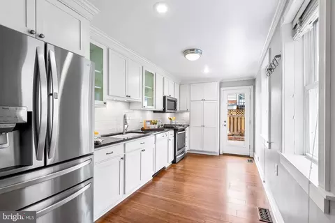 Kitchen - 218 Warren Ave, Baltimore, MD 21230 photo 1 of 4