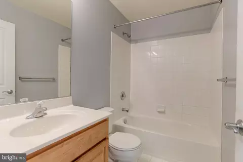 Bath - 831 12 Mchenry St, Baltimore, MD 21230 photo 2 of 4