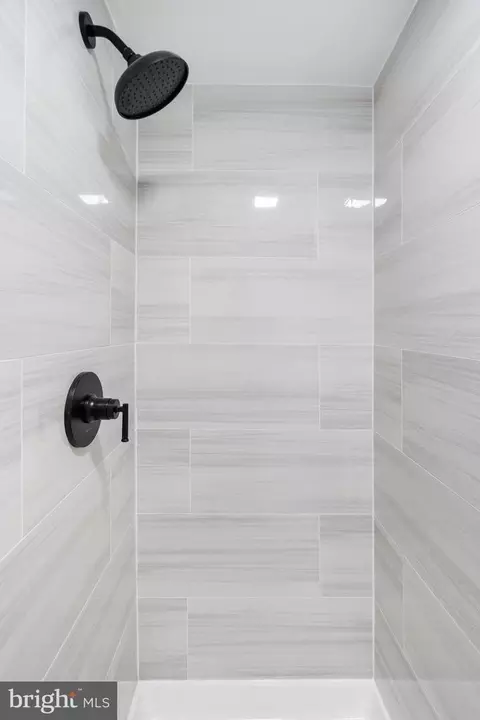 Bath - 4315 Davis Ave, Baltimore, MD 21229 photo 5 of 5