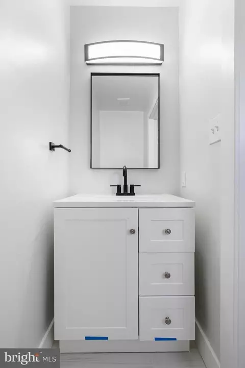 Bath - 4315 Davis Ave, Baltimore, MD 21229 photo 1 of 5