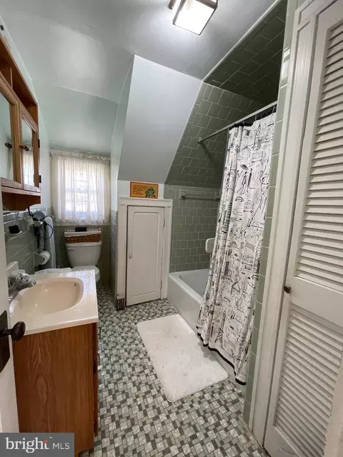 Bath - 232 E University Pkwy, Baltimore, MD 21218 photo 8 of 13