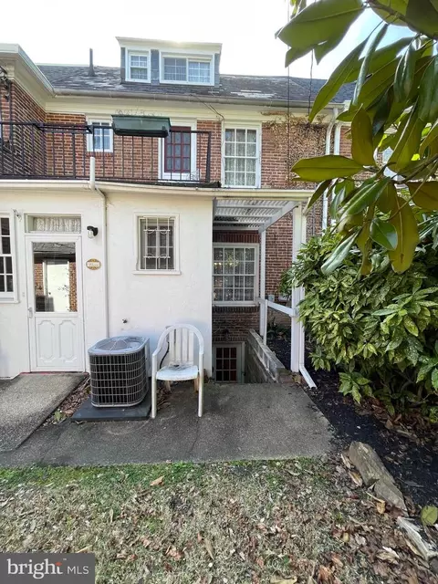 Exterior - 232 E University Pkwy, Baltimore, MD 21218 photo 3 of 7