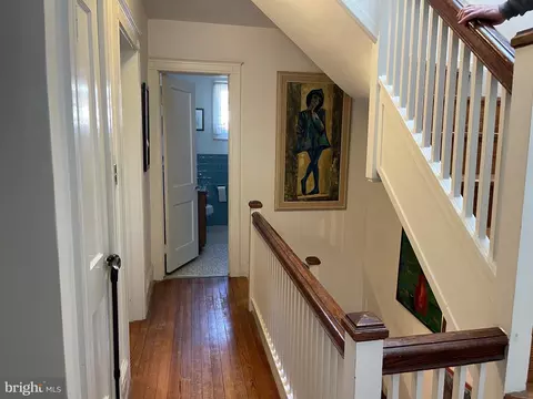 Entry Way - 232 E University Pkwy, Baltimore, MD 21218 photo 7 of 12