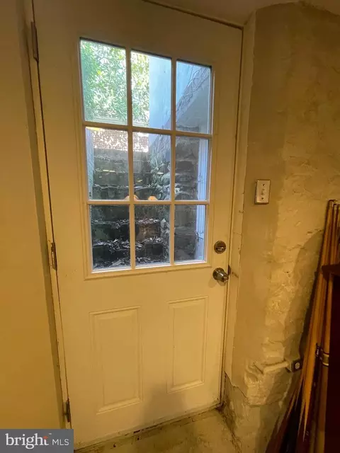 Entry Way - 232 E University Pkwy, Baltimore, MD 21218 photo 12 of 12
