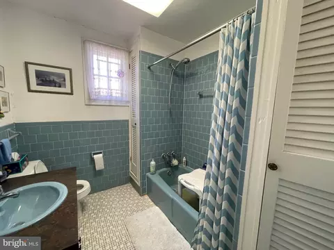 Bath - 232 E University Pkwy, Baltimore, MD 21218 photo 5 of 13