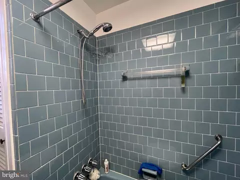Bath - 232 E University Pkwy, Baltimore, MD 21218 photo 4 of 13