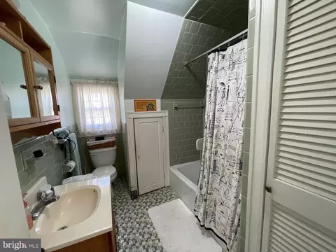 Bath - 232 E University Pkwy, Baltimore, MD 21218 photo 9 of 13