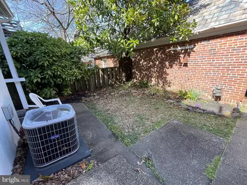 Exterior - 232 E University Pkwy, Baltimore, MD 21218 photo 5 of 7