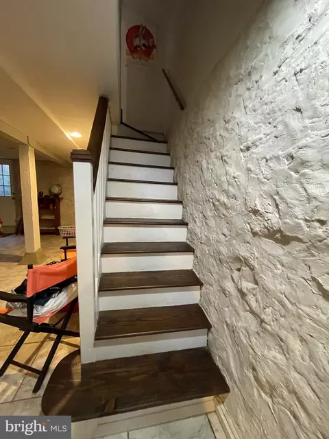 Entry Way - 232 E University Pkwy, Baltimore, MD 21218 photo 9 of 12