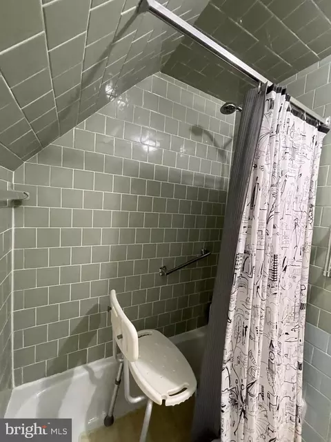 Bath - 232 E University Pkwy, Baltimore, MD 21218 photo 7 of 13