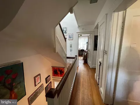 Entry Way - 232 E University Pkwy, Baltimore, MD 21218 photo 6 of 12