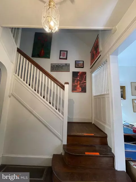 Entry Way - 232 E University Pkwy, Baltimore, MD 21218 photo 3 of 12