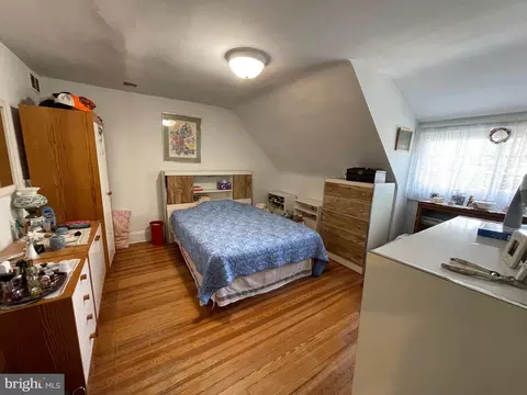 Bedroom - 232 E University Pkwy, Baltimore, MD 21218 photo 3 of 7