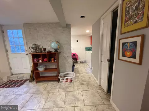 Entry Way - 232 E University Pkwy, Baltimore, MD 21218 photo 11 of 12