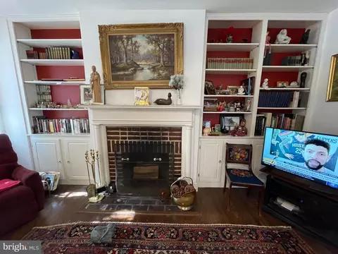 Living - 232 E University Pkwy, Baltimore, MD 21218 photo 3 of 15