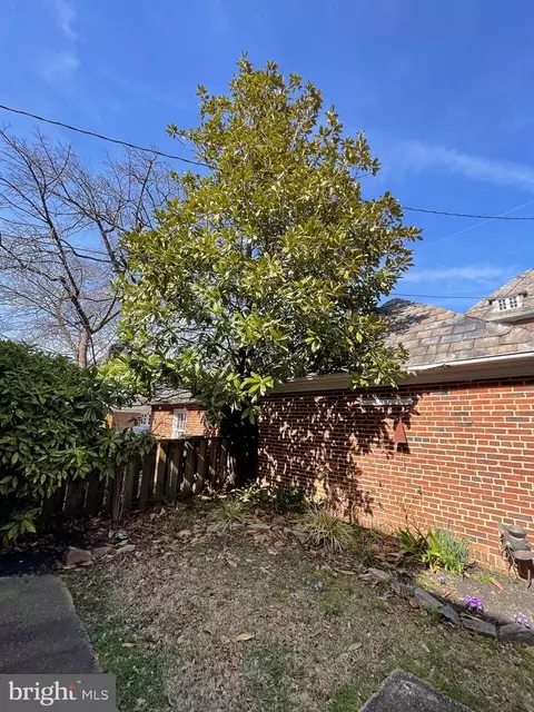 Exterior - 232 E University Pkwy, Baltimore, MD 21218 photo 6 of 7