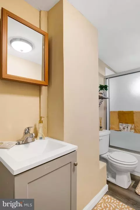 Bath - 3716 E Pratt St, Baltimore, MD 21224 photo 4 of 6