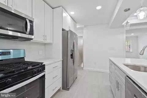 Kitchen - 824 Benninghaus Rd, Baltimore, MD 21212 photo 4 of 4