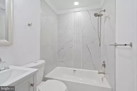 Bath - 824 Benninghaus Rd, Baltimore, MD 21212 photo 2 of 4