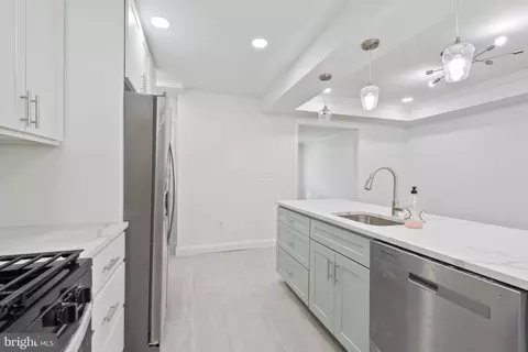 Kitchen - 824 Benninghaus Rd, Baltimore, MD 21212 photo 3 of 4