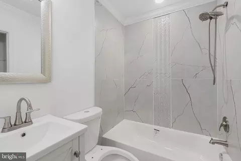 Bath - 824 Benninghaus Rd, Baltimore, MD 21212 photo 1 of 4