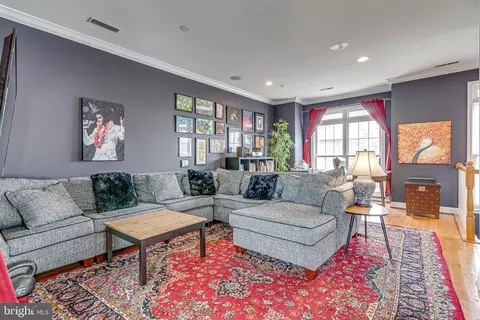 Living - 412 Scott St, Baltimore, MD 21230 photo 2 of 4