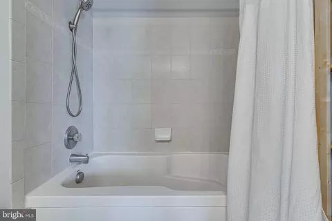 Bath - 412 Scott St, Baltimore, MD 21230 photo 3 of 3