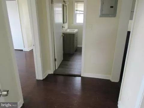 Entry Way - 3805 Chatham Rd, Baltimore, MD 21215 photo 2 of 6