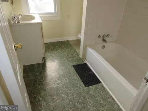 Bath - 3805 Chatham Rd, Baltimore, MD 21215 photo 3 of 4
