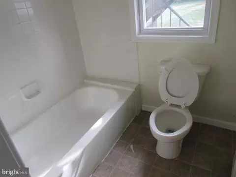 Bath - 3805 Chatham Rd, Baltimore, MD 21215 photo 2 of 4