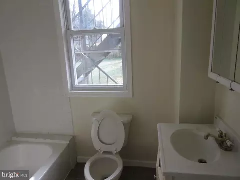 Bath - 3805 Chatham Rd, Baltimore, MD 21215 photo 1 of 4