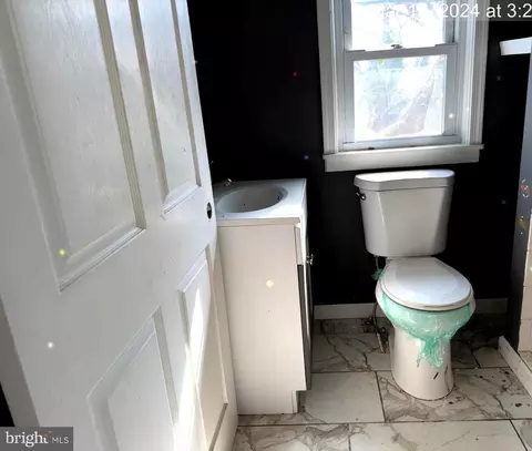 Bath - 4411 Glenarm Ave, Baltimore, MD 21206 photo 1 of 4