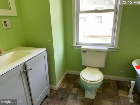 Bath - 4411 Glenarm Ave, Baltimore, MD 21206 photo 4 of 4