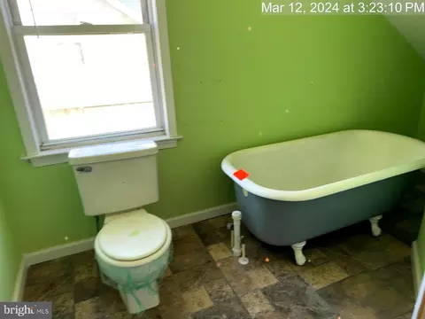 Bath - 4411 Glenarm Ave, Baltimore, MD 21206 photo 3 of 4