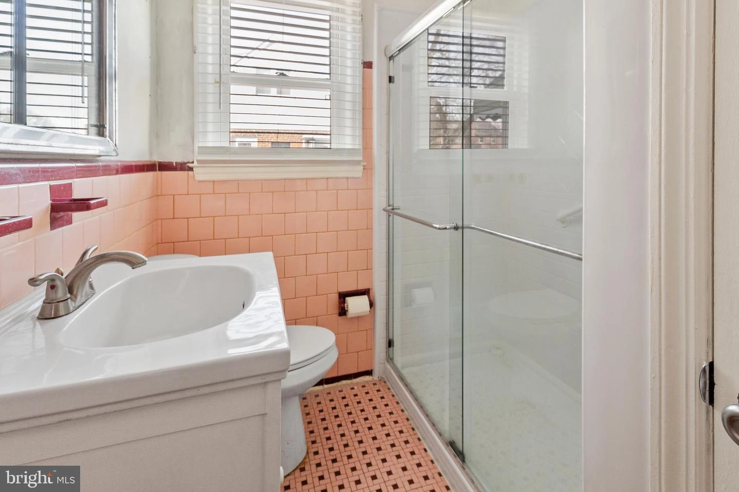 Bath - 5800 Cedonia Ave, Baltimore, MD 21206 photo 1 of 1