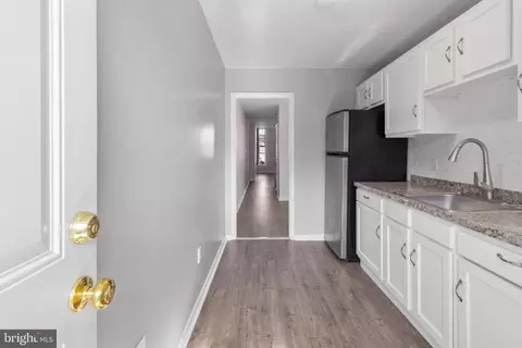 Entry Way - 539 Gold St, Baltimore, MD 21217 photo 5 of 6