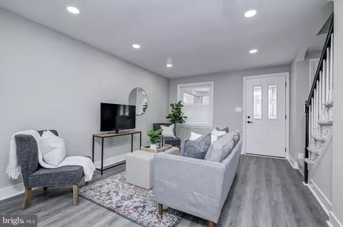 Entry Way - 3374 Dulany St, Baltimore, MD 21229 photo 5 of 10
