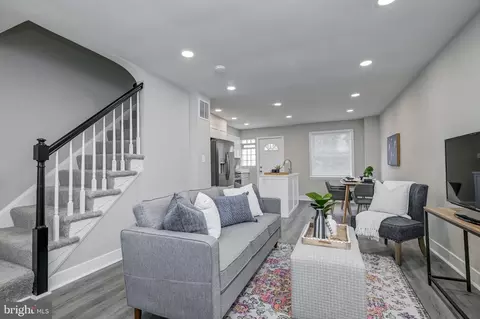 Entry Way - 3374 Dulany St, Baltimore, MD 21229 photo 3 of 10