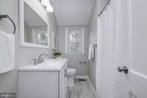 Bath - 3374 Dulany St, Baltimore, MD 21229 photo 1 of 3