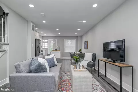 Entry Way - 3374 Dulany St, Baltimore, MD 21229 photo 4 of 10