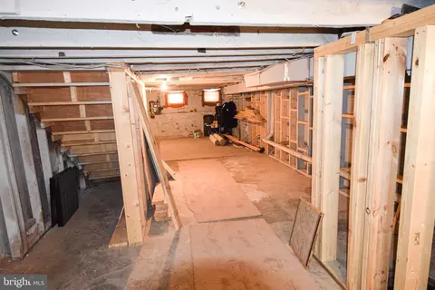 Entry Way - 2106 E Lafayette Ave, Baltimore, MD 21213 photo 15 of 16