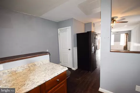 Entry Way - 2106 E Lafayette Ave, Baltimore, MD 21213 photo 6 of 16