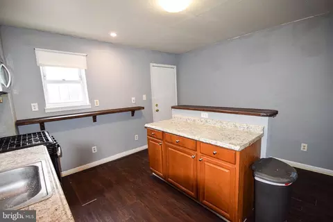Entry Way - 2106 E Lafayette Ave, Baltimore, MD 21213 photo 5 of 16