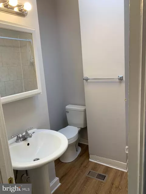 Bath - 611 Willow Ave, Baltimore, MD 21212 photo 1 of 2