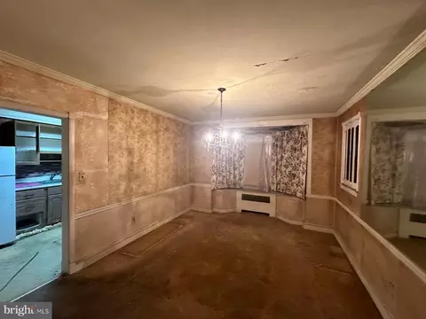 Entry Way - 3735 Clarinth Rd, Baltimore, MD 21215 photo 2 of 3